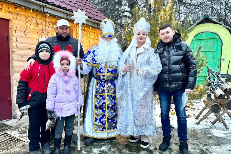 Свято-Миколая-для-діток,-що-тікали-від-війни-з-м